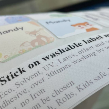 Tvättbart klädetikettmaterial för direkt tygapplicering 